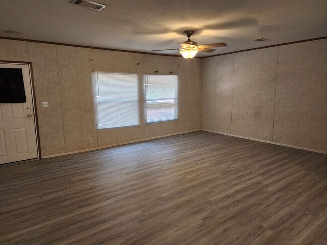 Building Photo - 8315 Burleson Manor Rd