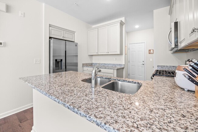 Building Photo - 11 Leahy Dr