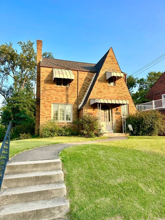 Building Photo - 215 Owendale Ave