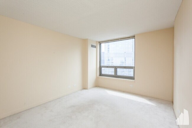 Building Photo - 450 N Wabash Ave