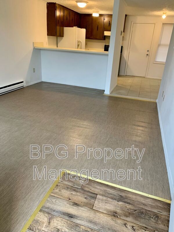 Building Photo - 123 Circle Dr