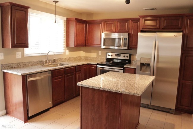 Building Photo - 2 br, 1.5 bath House - 121 N North Shore Dr