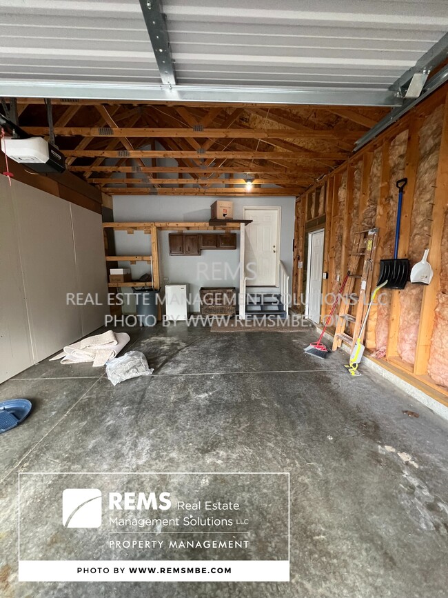 Building Photo - 115 Northwoods Cir
