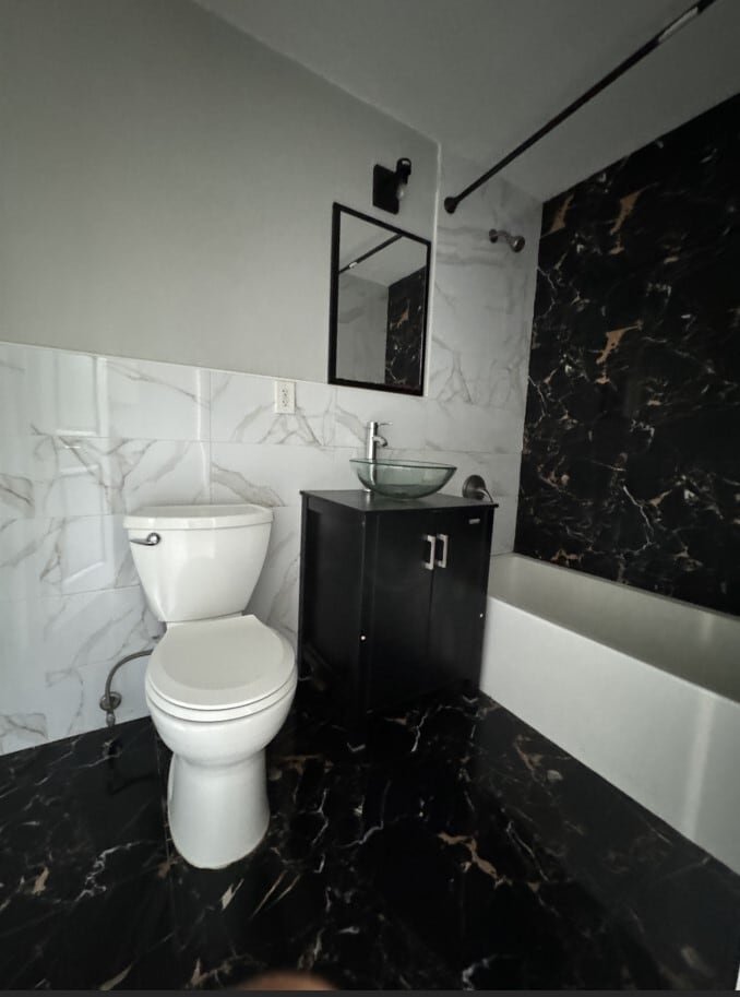 34 Clerk St 2R - 36 Clerk St