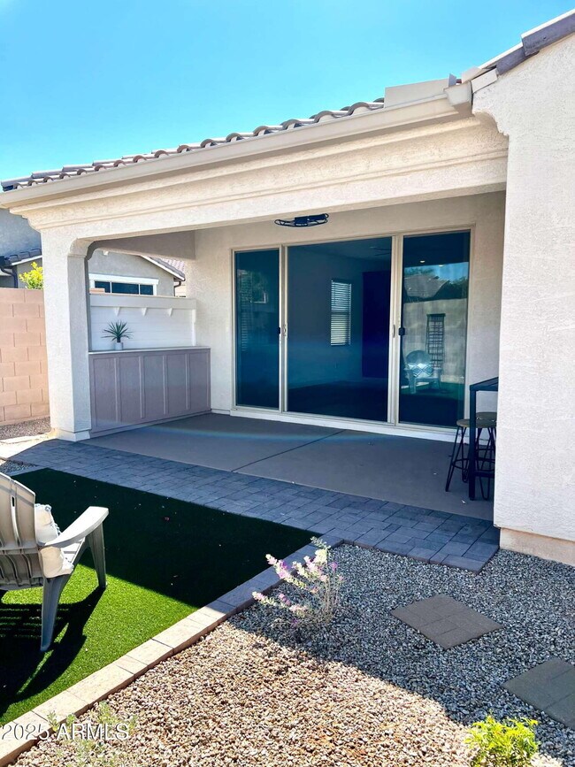 Building Photo - 9846 E Talon Ave