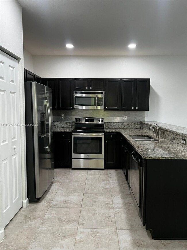 Building Photo - 11512 SW 151 Ave