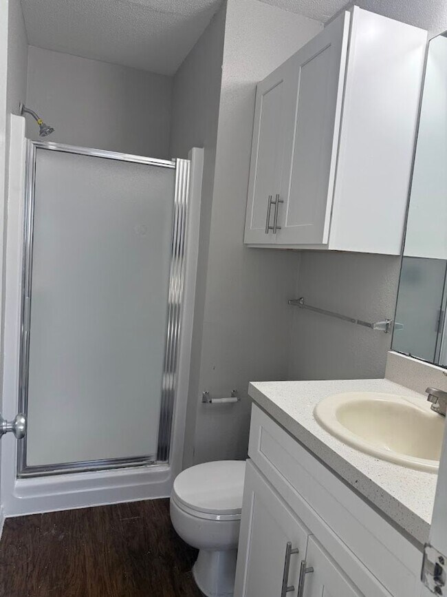 Building Photo - River Crossing 2 Bed 2 1/2 Bath - 2 Story Townhome