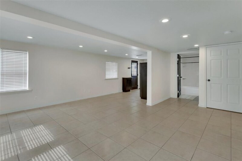 Building Photo - 506 N Stone St