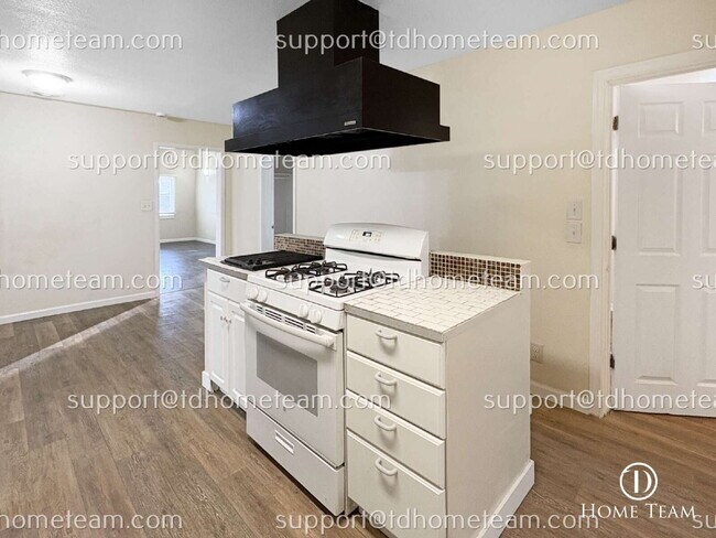 Building Photo - "Charming 4-Bed Tacoma Home with Granite Elegance & Ample Space!"