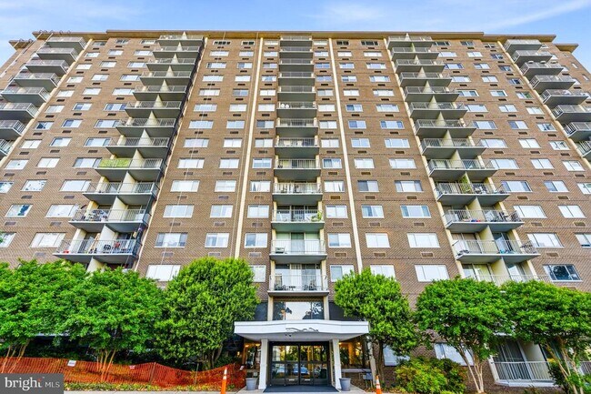Building Photo - 2059 Huntington Ave