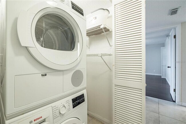 Building Photo - 5950 Pelican Bay Plaza S