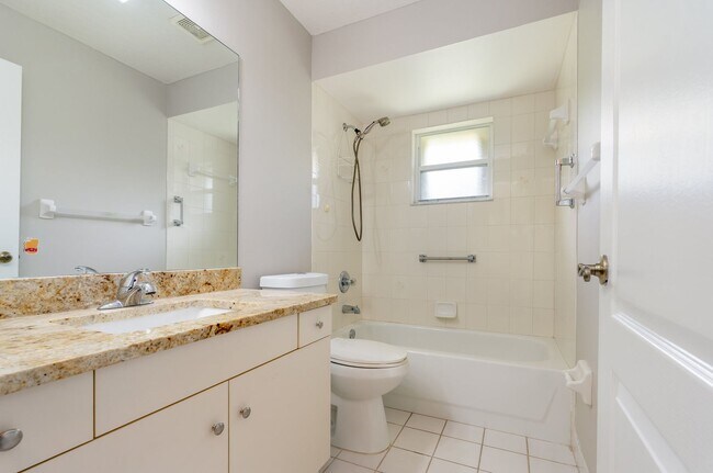 Building Photo - Great Location In NE Palm Bay!