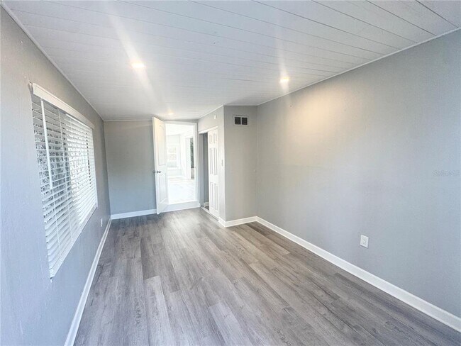 Building Photo - 3913 S Shade Ave