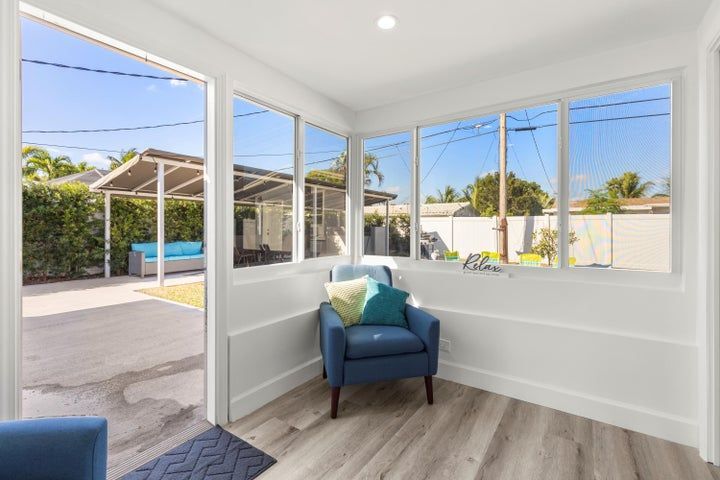 Building Photo - 921 SE 13th Ct