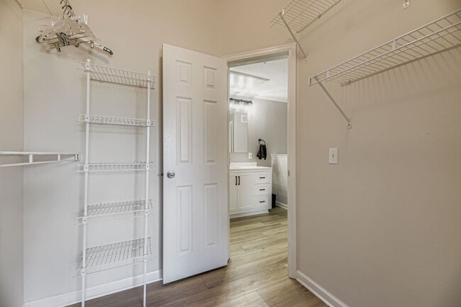 Building Photo - Charming 1 bed/1 bath Condo with Garage- Gated Community with Pool and Fitness Center