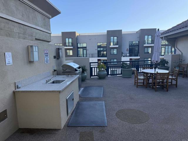 Building Photo - 330 J St