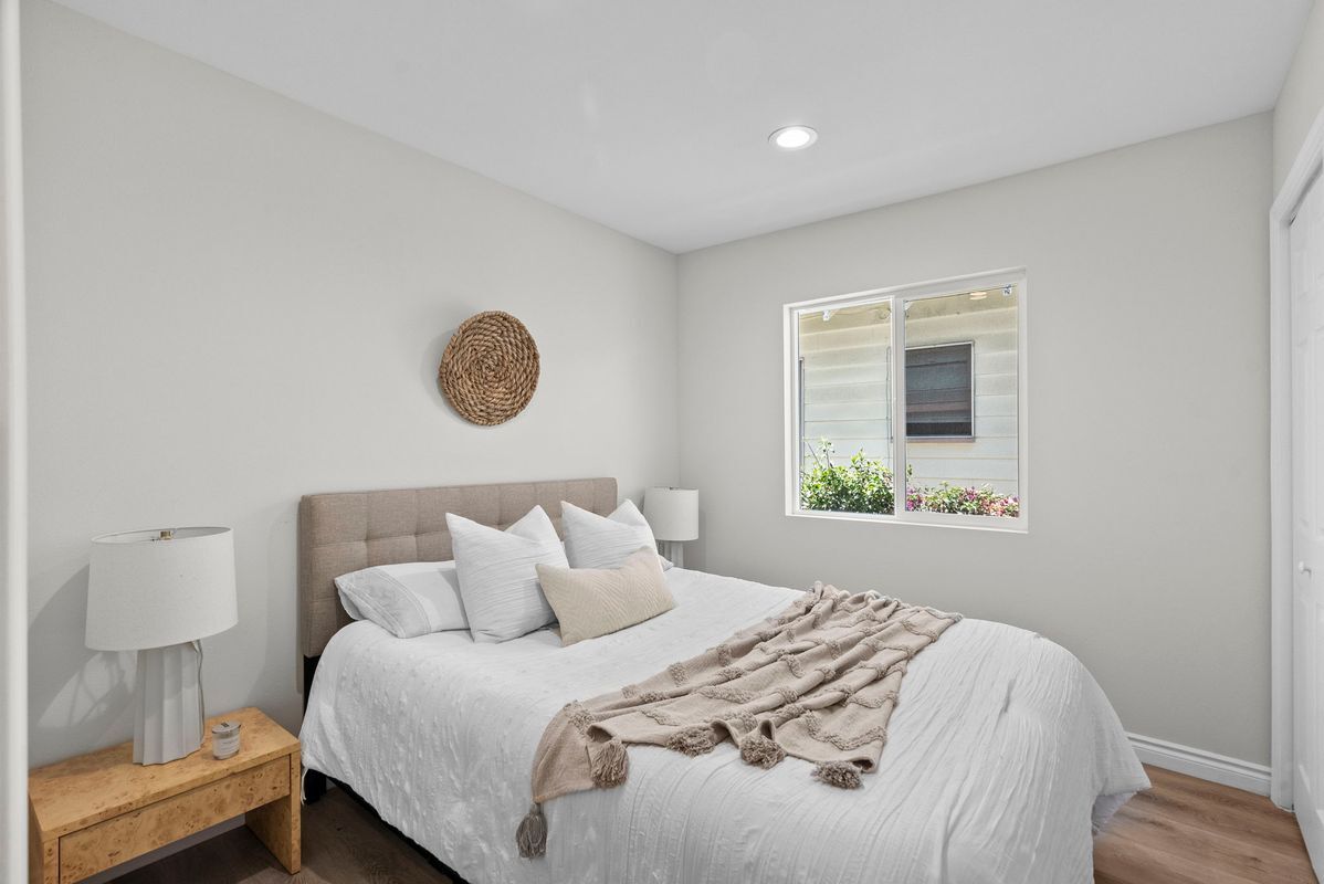 Building Photo - 1745 W 39th St