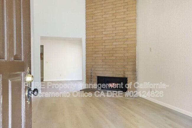 Building Photo - 7423 Willowcreek Dr