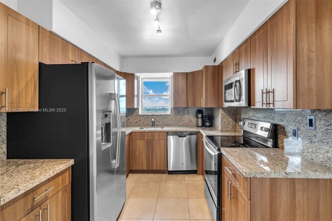 Building Photo - 5101 Collins Ave