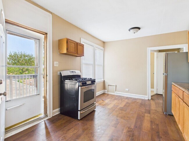 Building Photo - 4338 W Kamerling Ave