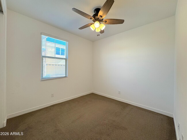 Building Photo - 9903 E Tillman Ave