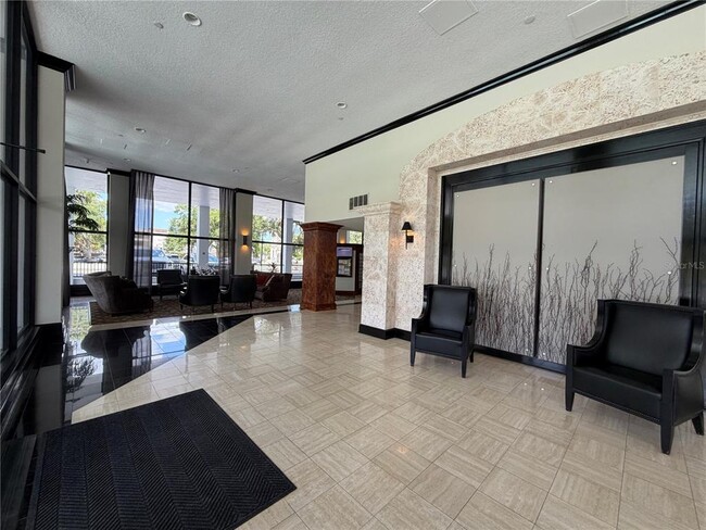 Building Photo - 400 E Colonial Dr