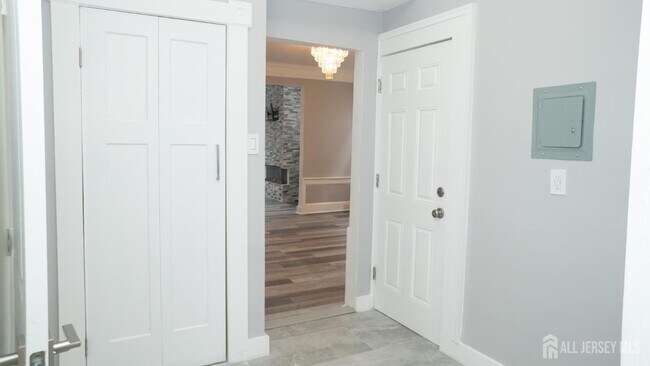 Building Photo - 65 Poe Ave