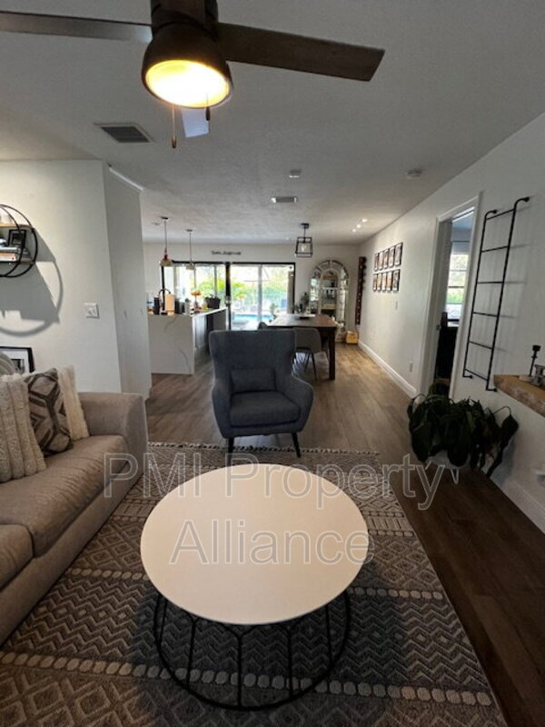 Building Photo - 4044 Tenita Dr