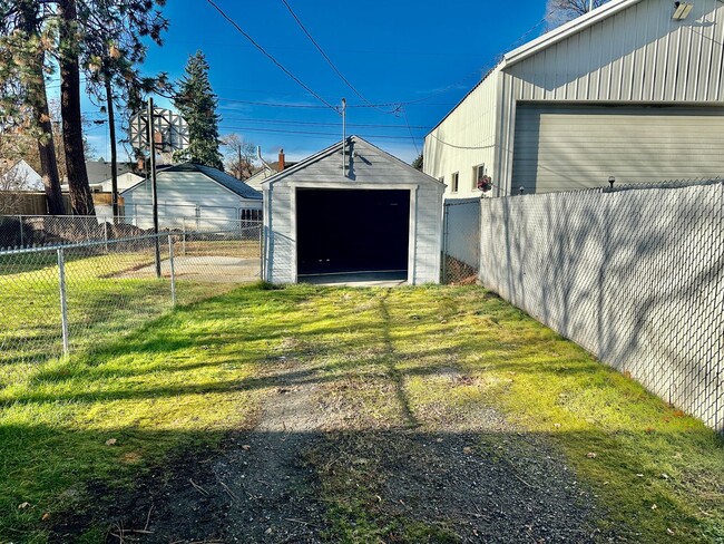 Building Photo - New on the Market!