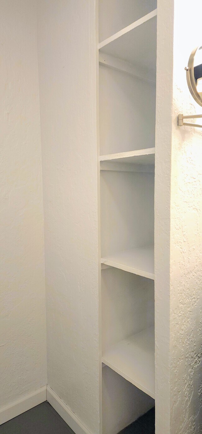 Building Photo - 42-KE642 N Bass Ct