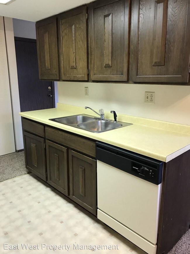 Building Photo - 1301 E 4th St