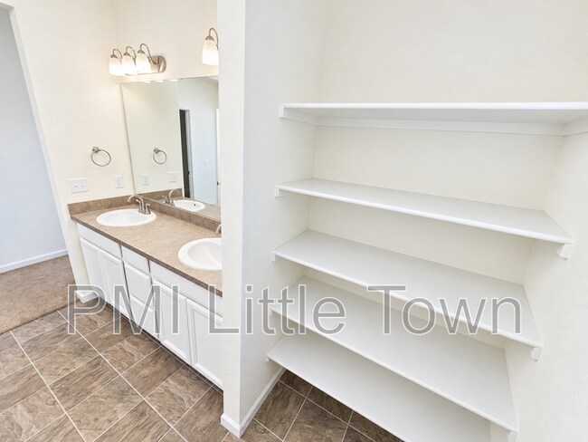 Building Photo - 132 N Patsburg St