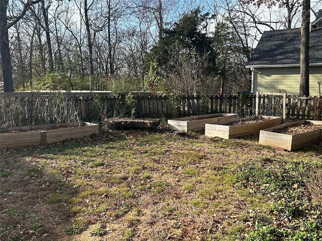 Building Photo - 3164 Katherine Ave