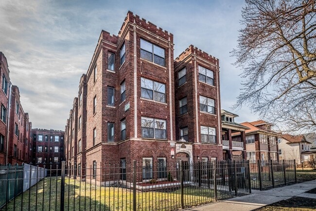 Building Photo - 136 E 155th