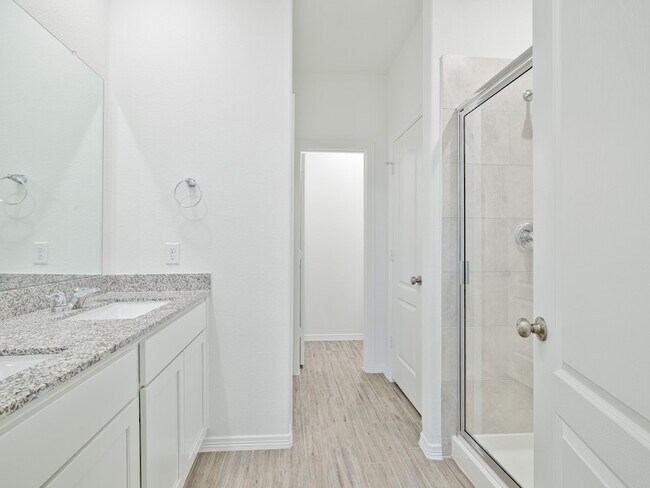 Building Photo - 10711 Catclaw Ct