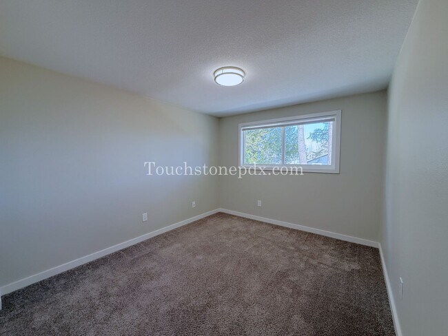 Building Photo - 119 SE Sweetbriar Ln