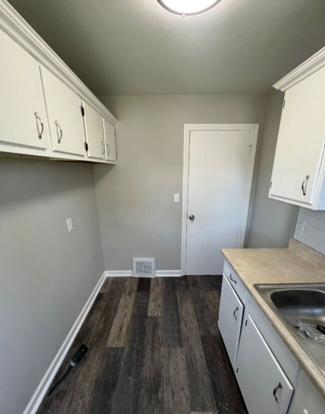 Building Photo - Modern 2-Bed, 1-Bath Duplex with Garage & ...