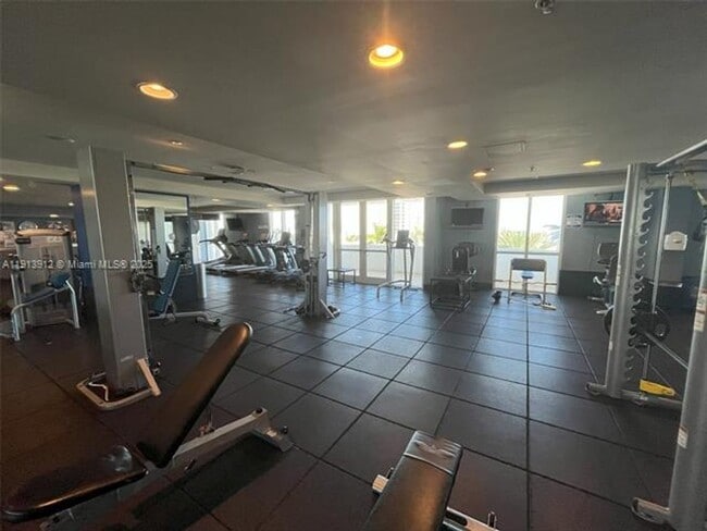 Building Photo - 7910 Harbor Island Dr