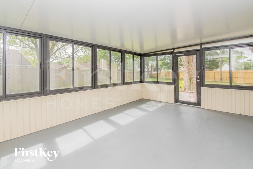 Building Photo - 1383 Mayberry Ln