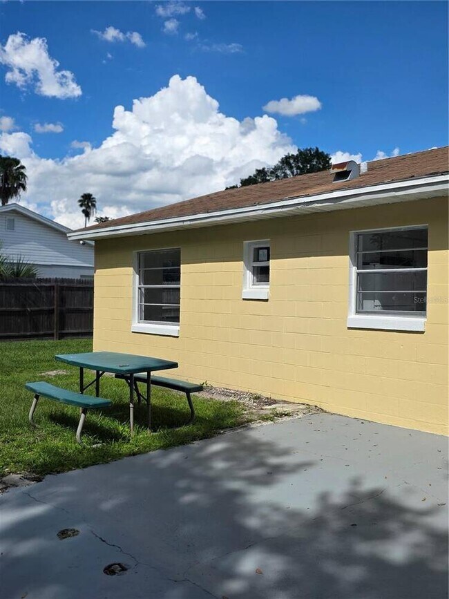 Building Photo - 294 Valencia Ave