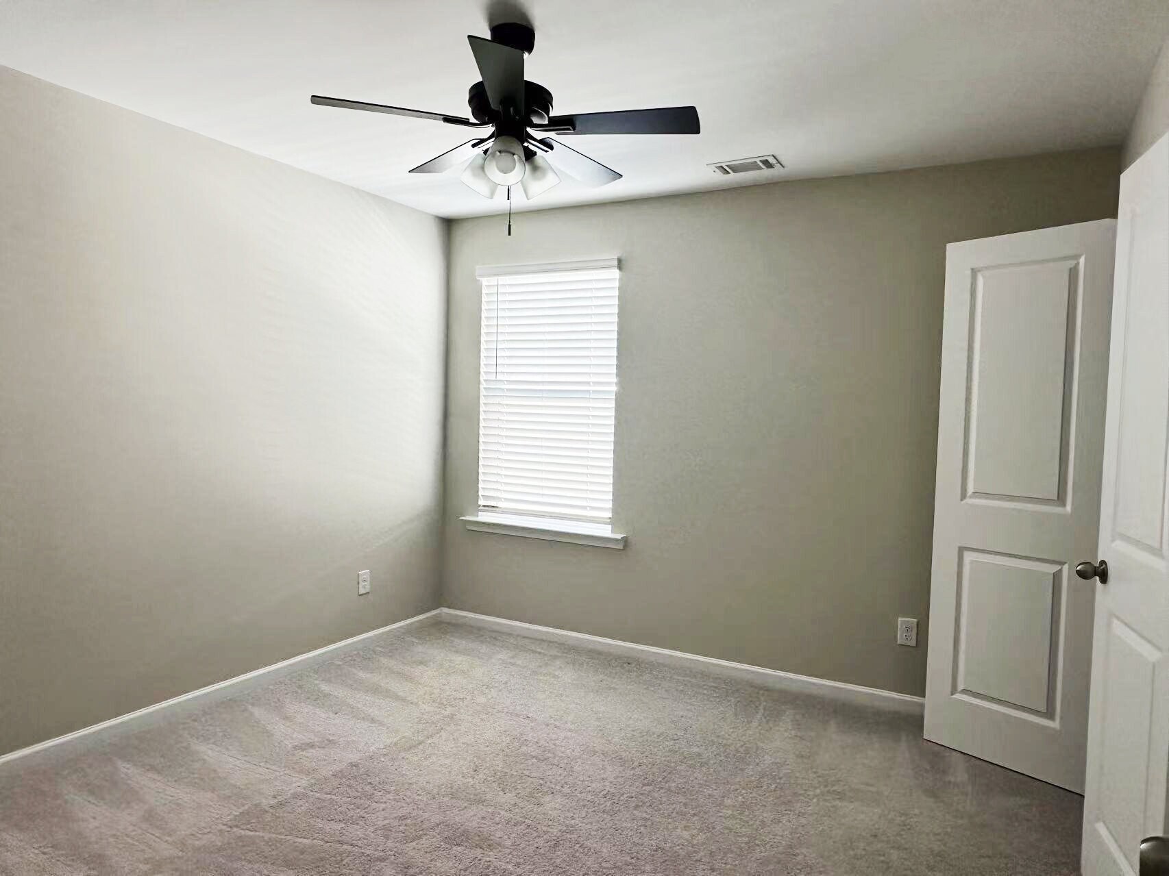 Building Photo - 4372 Grosbeak Dr