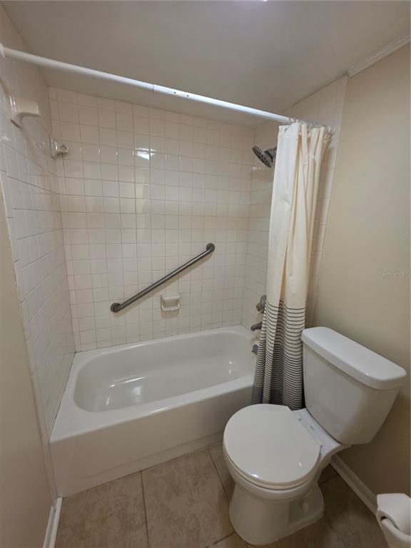Building Photo - 3824 Saxon Dr