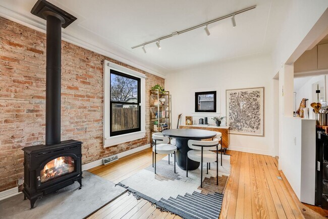 Building Photo - Charming 2BR House in Denver