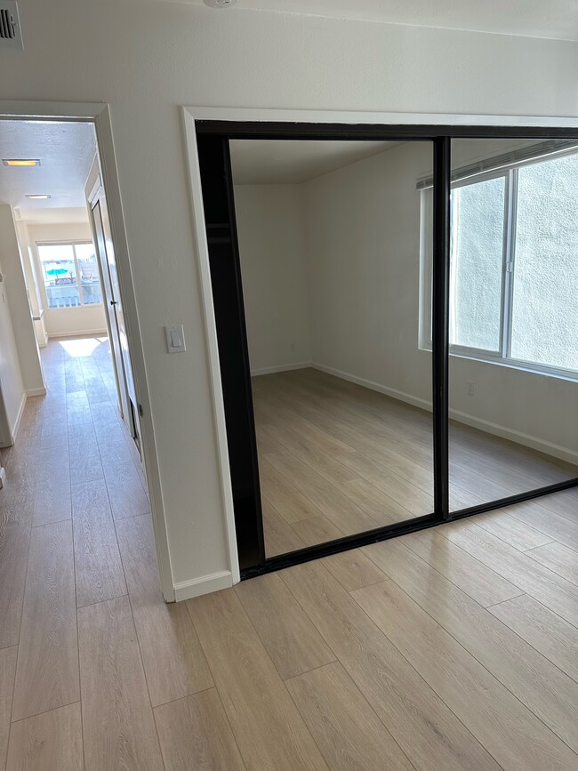 Building Photo - 836 Manhattan Ave