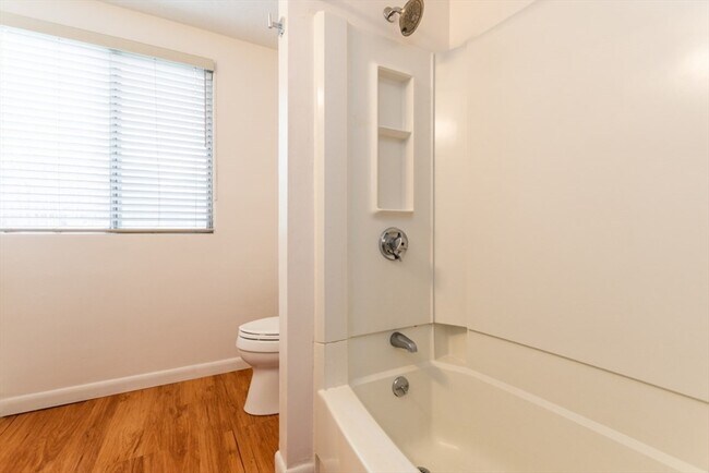 Building Photo - 8 Longwood Dr