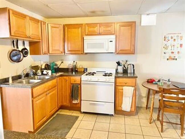 Building Photo - 54 Intervale Ave