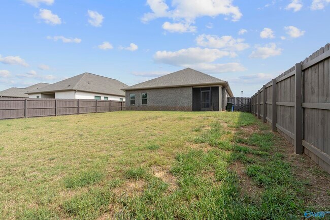 Building Photo - 14741 Greenleaf Dr