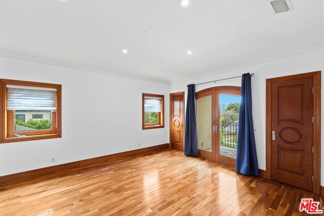 Building Photo - 9033 Cresta Dr