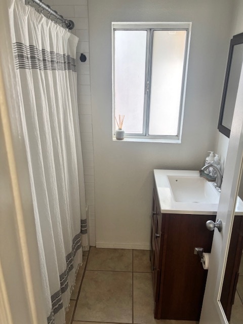 bathroom with tub/shower - 9068 Lucerne Ave