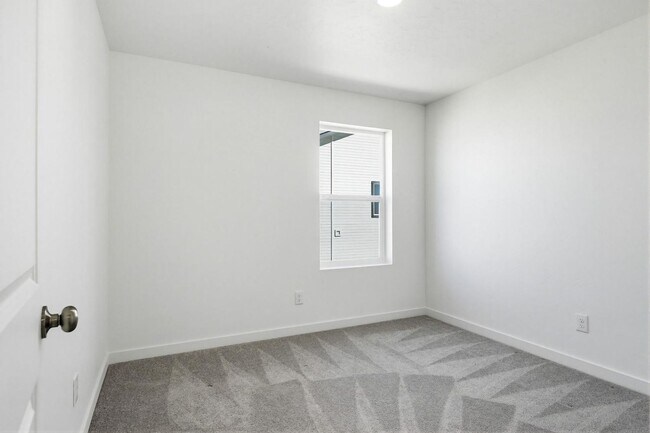 Building Photo - Stunning 4-Bed Home with 3-Car Garage in Cirrus Pointe – Caldwell